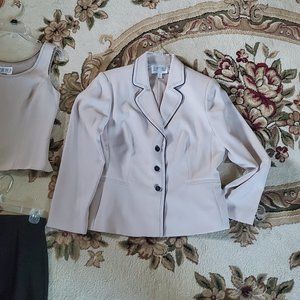 Julian Taylor, 3 piece suit, worn 3 times, beige/navy blue, size 12p